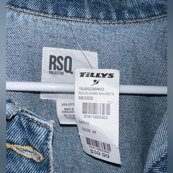 Tilly’s Distressed Jean Jacket - Picture 3 of 3